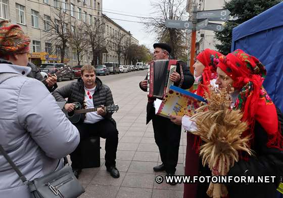 У Кропивницькому на ярмарку збирали гроші на підтримку ЗСУ, фото Ігоря Філіпенка
