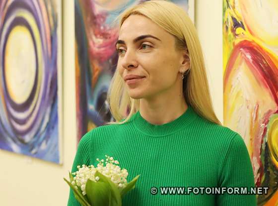 У Кропивницькому художниця-психологиня відкрила виставку картин (ФОТО)