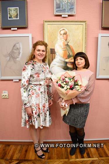 В обласному центры в музеї мистецтв презентовано виставку художніх творів «Весна, квіти… і жінки». 