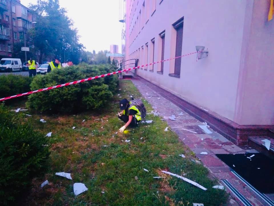 Здание телеканала «112 Украина» обстреляли из гранатомета
