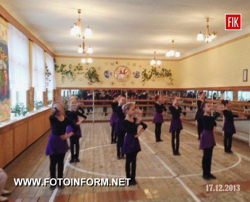 Участники танцевального шоу "PoleArtShow: 80 дней вокруг света" посетили кировоградскую школу-интернат.