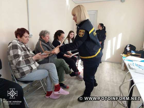 В останній день жовтня рятувальники завітали до ще одного соціального гуртожитку у Кропивницькому, де нині мешкають вимушені переселенці з прифронтових територій.