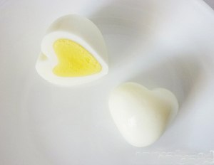 Как сделать сердечко из вареного яйца