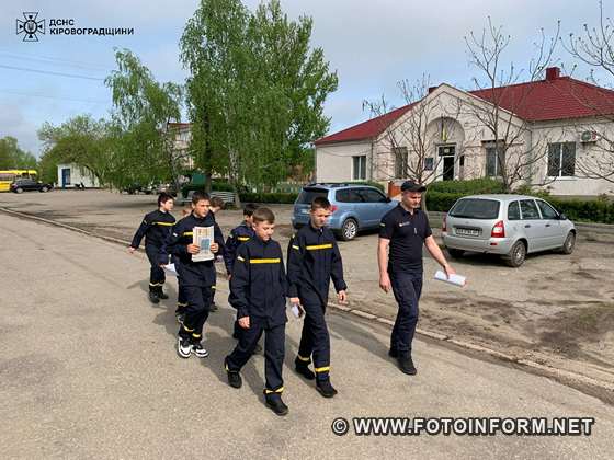 На Кіровоградщині школярі переймають досвід роботи від рятувальників (ФОТО)