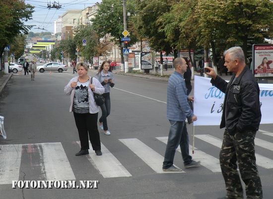 Сьогодні, 8 вересня, у Кропивницькому відбулася акція протесту з перекриттям дорожнього руху на перехресті вулиць Велика Перспективна та Віктора Чміленка. 