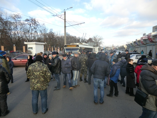 У Кропивницькому підприємці перекривали рух транспорту по вулиці Академіка Тамма (ФОТО)