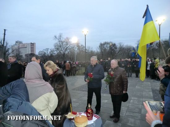 Сьогодні, 25 листопада, відбулася хода та мітинг-реквієм біля Хреста – пам’ятного знаку «Українцям – жертвам комуністичного геноциду, голодомору 1932-33 рр.», котру провели представники громади Кропивницького
