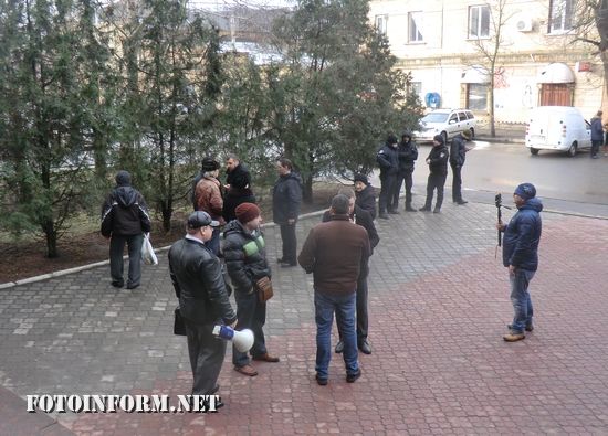 Сьогодні, 12 грудня, у Кропивницькому відбувся мітинг, який провели представники ГО «Центральноукраїнський антикорупційний офіс та громади міста біля приміщення ВАТ «Кіровоградгаз»
