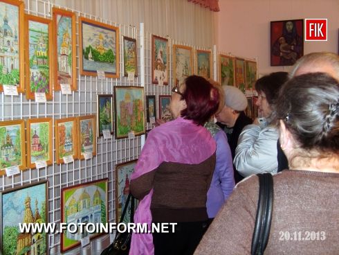 Вчера, 22 ноября в Кировоградском областном художественном музее была развернута выставка « Украина моя», народного мастера и актера Петра Чорноморченко.