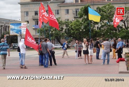 Вчера в центре Кировограда прошло несколько митингов-пикетов. На площади Героев Майдана собирались кировоградцы с разными требованиями. 