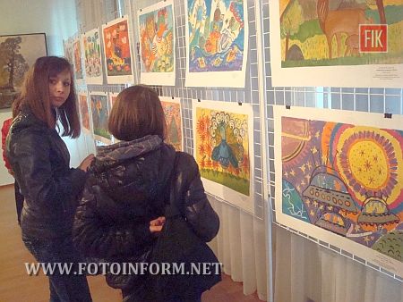 в Кіровоградському обласному художньому музеї відкрито виставку малюнків 