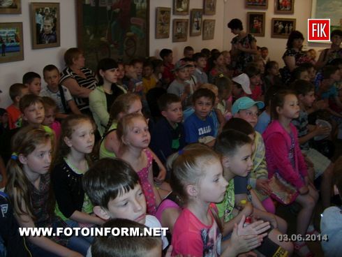 Вчера, 3 июня, более сотни юных кировоградцев посетили концерт учеников Кировоградской музыкальной школы № 2 им. Ю. Мейтуса, который состоялся в Кировоградском областном художественном музее.