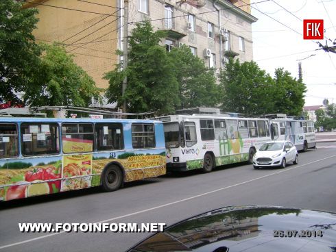 Сегодня, 25 июля, в центре города остановилось движение троллейбусов.