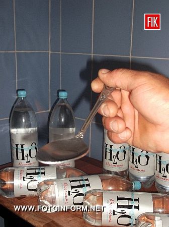 Кіровоградщина: в пляшках замість мінералки виявили спирт (ФОТО)
