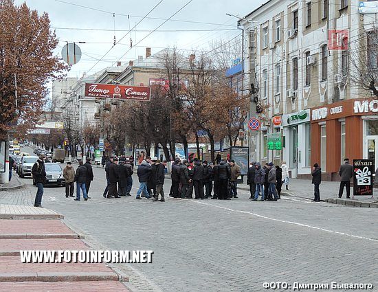 У Кропивницькому пенсіонери-правоохоронці перекривали центральну вулицю міста