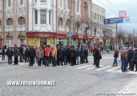 У Кропивницькому пенсіонери-правоохоронці перекривали центральну вулицю міста