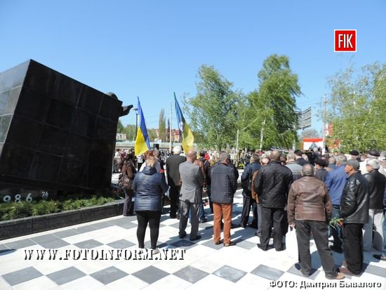 Сьогодні, 26 квітня, у День Чорнобильської трагедії кількасот жителів обласного центру пройшли ходою пам'яті від площі Героїв Майдану до пам’ятника Жертвам Чорнобиля. 