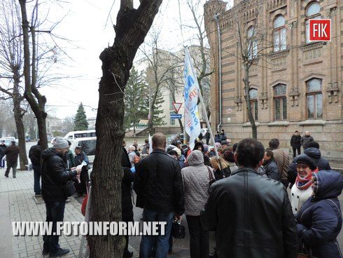 30 березня у Кіровограді за ініціативою представників Кіровоградської громадської організації «Кредитний Майдан відбулось пікетування двох банківських установ «Альфа-банк» та «Укрсиббанк».