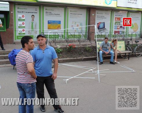У Кіровограді руйнували намети «Опозиційного Блоку» (ФОТО)