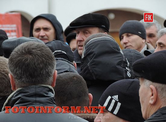 Кіровоград: в центрі міста зібралися пенсіонери ОВС, мітинг на площі Героев майдану, кировоградские новости