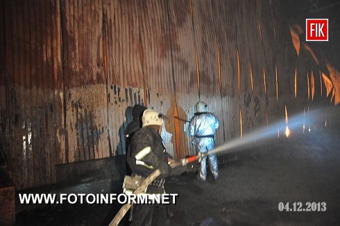 3 грудня о 16:55 до Служби порятунку «101» надійшло повідомлення про пожежу продуктового складу по вул. Степняка-Кравчинського, у мікрорайоні Балашівки.