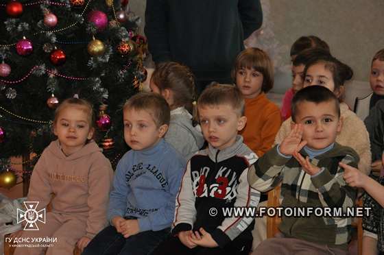 У Кропивницькому тривають зимові пригоди малечі разом з рятувальниками (ФОТО)