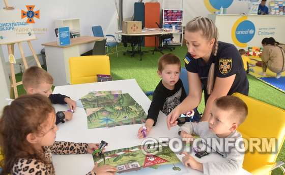 У рамках гуманітарної місії на території Кіровоградської області діють мобільні точки «Спільно» Дитячого фонду ООН (UNICEF). Щодня до послуг дітей багатофункціональний простір для різноманітних занять.