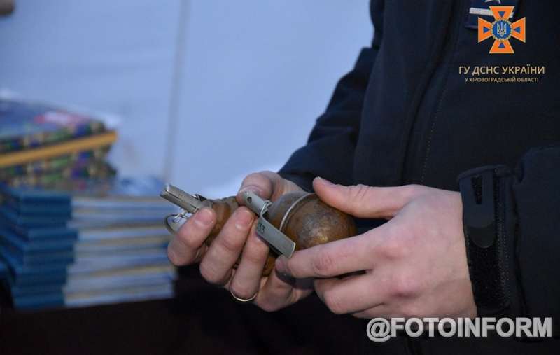 У Кропивницькому рятувальники продовжують проводити роз'яснювальну роботу з мінної безпеки (ФОТО) 