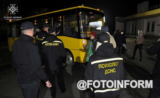 На Кіровоградщині продовжують зустрічати евакуаційні потяги з Донеччини (ФОТО)