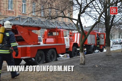 Сегодня кировоградцы были обеспокоены большим количеством пожарных машин , спасателей и милиции на центральном рынке города. 