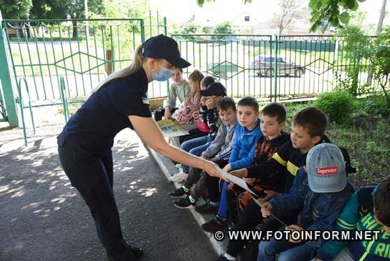 У Кропивницькому учнів гімназії рятувальники навчали правилам безпеки 