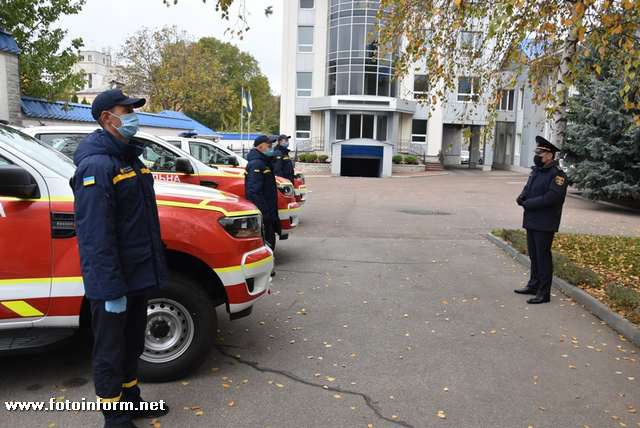 У Кропивницькому рятувальники отримали нові аварійно-рятувальні автомобілі