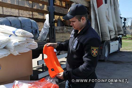 У Кропивницькому рятувальники отримали гуманітарний вантаж (ФОТО)