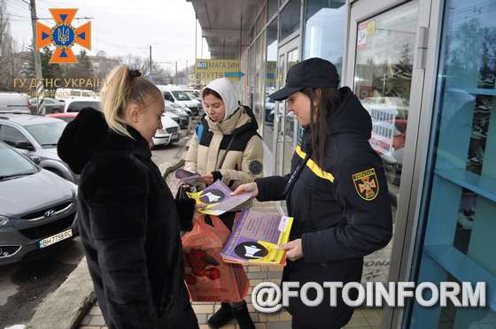 У Кропивницькому біля торговельного центру «Полоса» відбувся рейд (ФОТО)