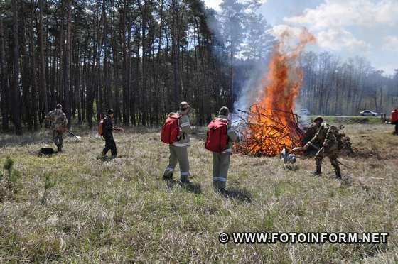 провели тактико-спеціальні навчання по гасінню пожежі лісового масиву 