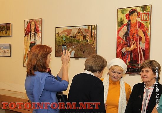 Сьогодні, 21 жовтня, у виставковій залі галереї «Єлисаветград» відкривалась виставка під назвою «Українське намисто», автор цих живописних робіт є талановита художниця із Харкова Ірина Калюжна. 