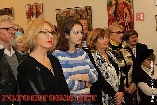 Сьогодні, 21 жовтня, у виставковій залі галереї «Єлисаветград» відкривалась виставка під назвою «Українське намисто», автор цих живописних робіт є талановита художниця із Харкова Ірина Калюжна. 
