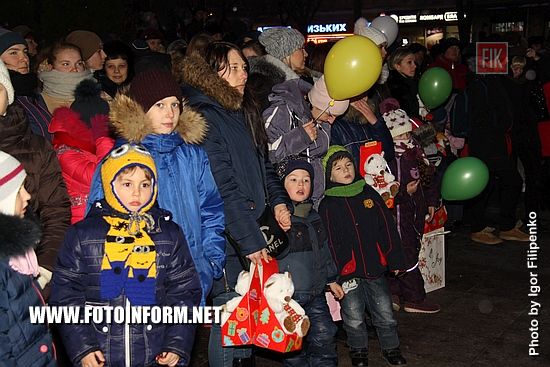 Сегодня, 19 декабря, по случаю Дня Святого Николая на площади возле городского совета состоялись торжества.