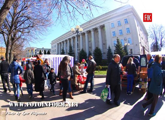 У Кропивницькому відбувся другий весняний ярмарок, площадь возле городского совета, горсовет Кировограда