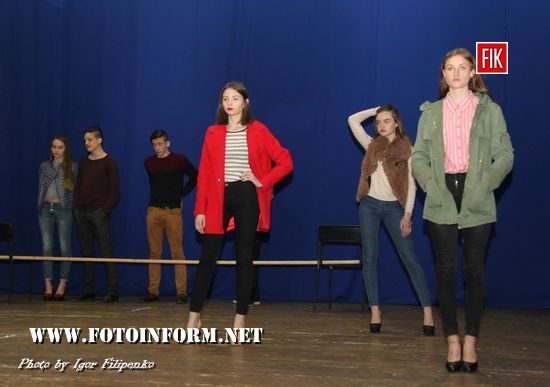 В модельній агенції «MIX Models» триває підготовка до Міжнародного конкурсу дизайнерів «Мода без кордонів». 