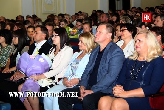 Сьогодні, 1 вересня, в Кіровоградській обласній філармонії відбулися урочистості з нагоди 25 - річчя від заснування гімназії нових технологій навчання.