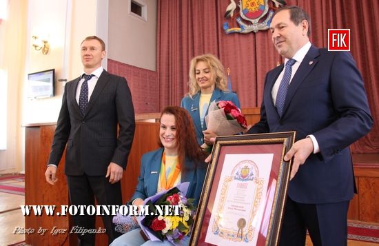 Ользі Свідерській вручили атрибути Почесного громадянина міста Кропивницький
