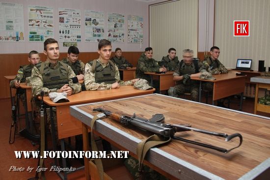 школярам ЗОШ №16 обладнання для проведення стрілецької підготовки «Лазертаг». 