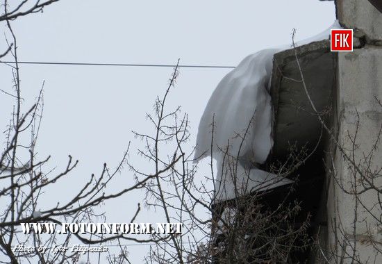 У Кропивницькому з`явилися небезпечні сніжні «шапки» 