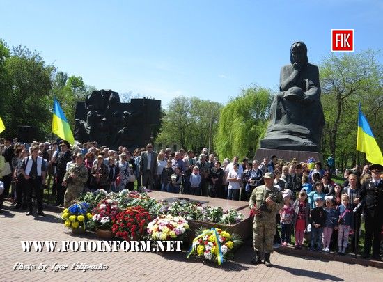 У Кропивницькому тисячі мешканців міста відсвяткували 72-у річницю Перемоги над нацизмом (фоторепортаж)
