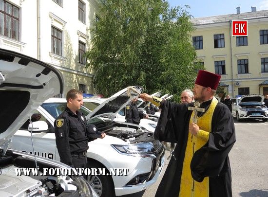 У Кропивницькому поліцейські отримали новенькі електромобілі