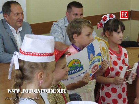 Сьогодні, 27 липня, у Кіровоградській міській раді відбулися урочистості з нагоди Дня торгівлі.