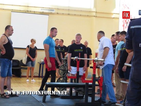У чемпіонаті з пауерліфтингу змагалися силовики Кіровоградщини 