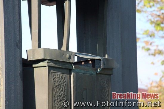 В самому центрі Кропивницького вандали відрізали пам’ятну табличку з назвою «Єлисаветград» з пам’ятного знаку «Перший трамвай».
