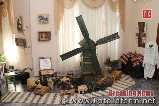 У Кропивницькому, відкрили виставку арт-об'єктів, із військових атрибутів, фоторепортаж Ігоря Філіпенка